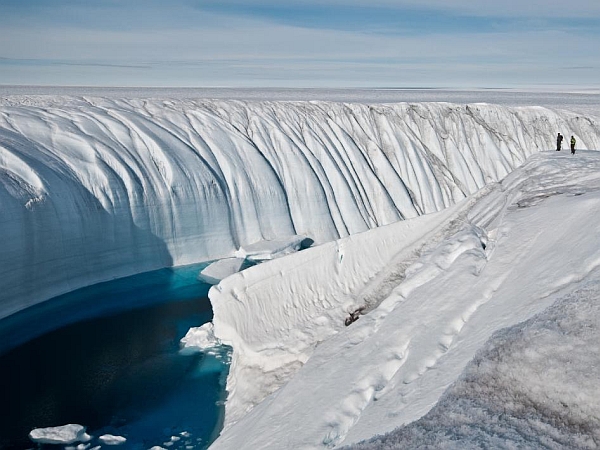 Потеря льда ускоряется на обоих полюсах